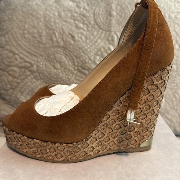 Jimmy Choo suede platforms worn twice. Excellent like new condition - Picture 4 of 10